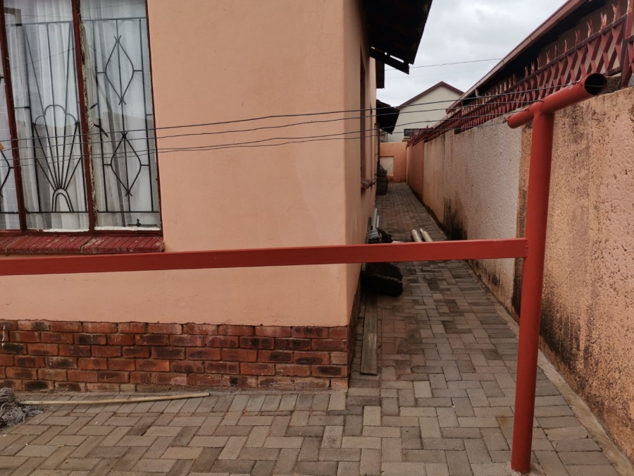 To Let 4 Bedroom Property for Rent in Mabopane North West
